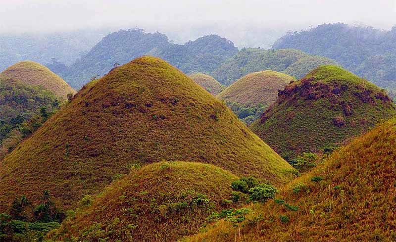 The little-known legend about the giant on the famous chocolate hill - 4