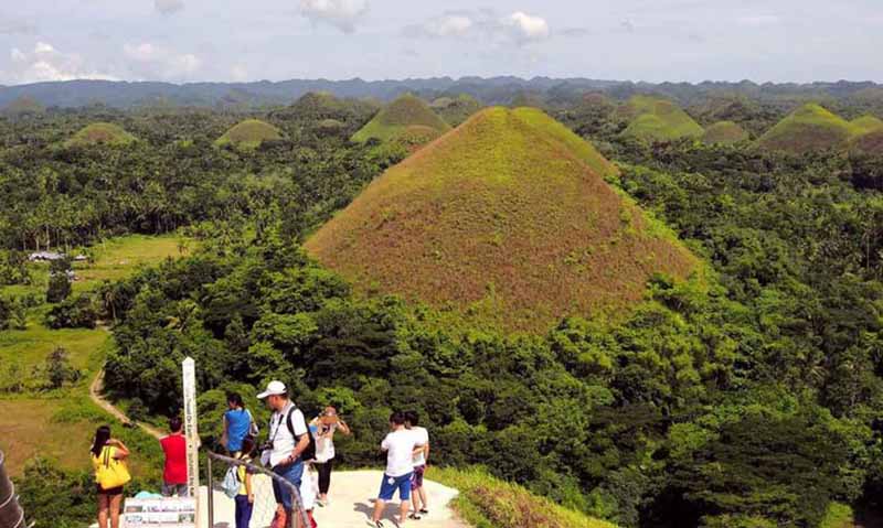 The little-known legend about the giant on the famous chocolate hill - 5