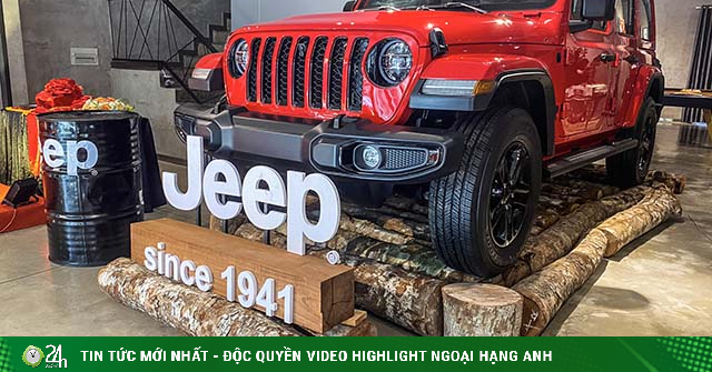 The first Jeep Wrangler Islander with green interior goods returned to Vietnam, priced at more than 3 billion VND