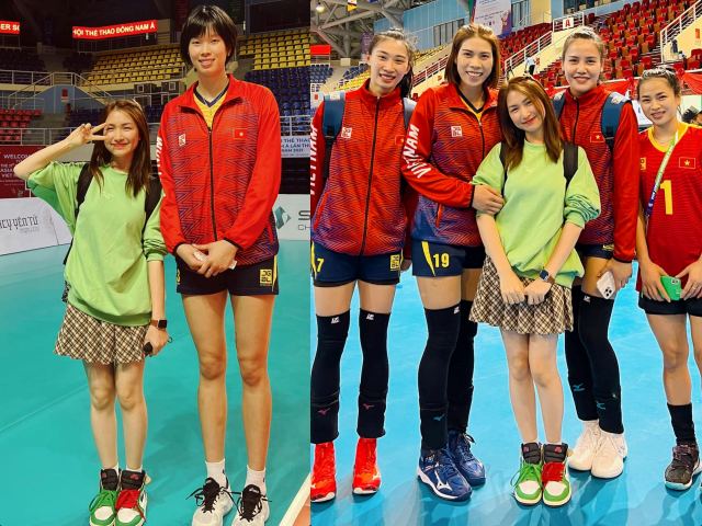 Đời sống Showbiz - Hòa Minzy đi cổ vũ SEA Games, hóa người tí hon bên cạnh các vận động viên