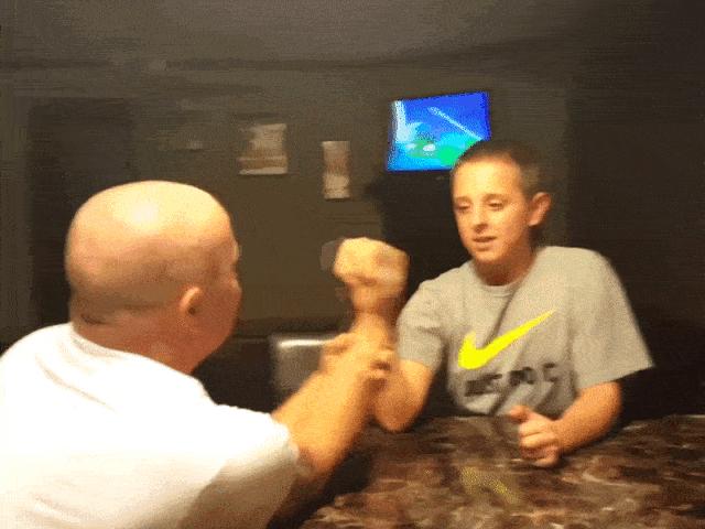 Tranh vui - Đỡ không nổi với những ông bố "lầy lội" nhất quả đất