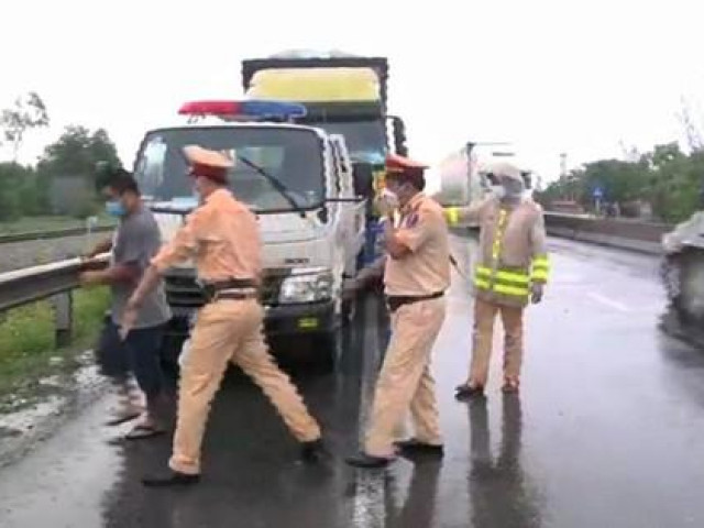 Tin tức trong ngày - Tài xế "tố" bị CSGT đánh: Cơ quan cảnh sát điều tra vào cuộc