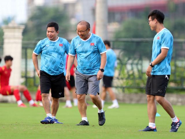 Thầy Park cười tươi trước đại chiến U23 Việt Nam - U23 Malaysia bán kết