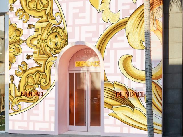 Thời trang - "Con lai" giữa Fendi và Versace lung linh và thời thượng