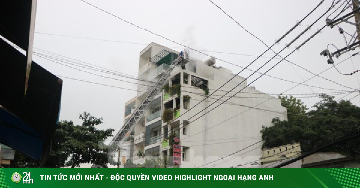 Ho Chi Minh City: Fire of 5-storey house, police mobilize ladder truck to rescue