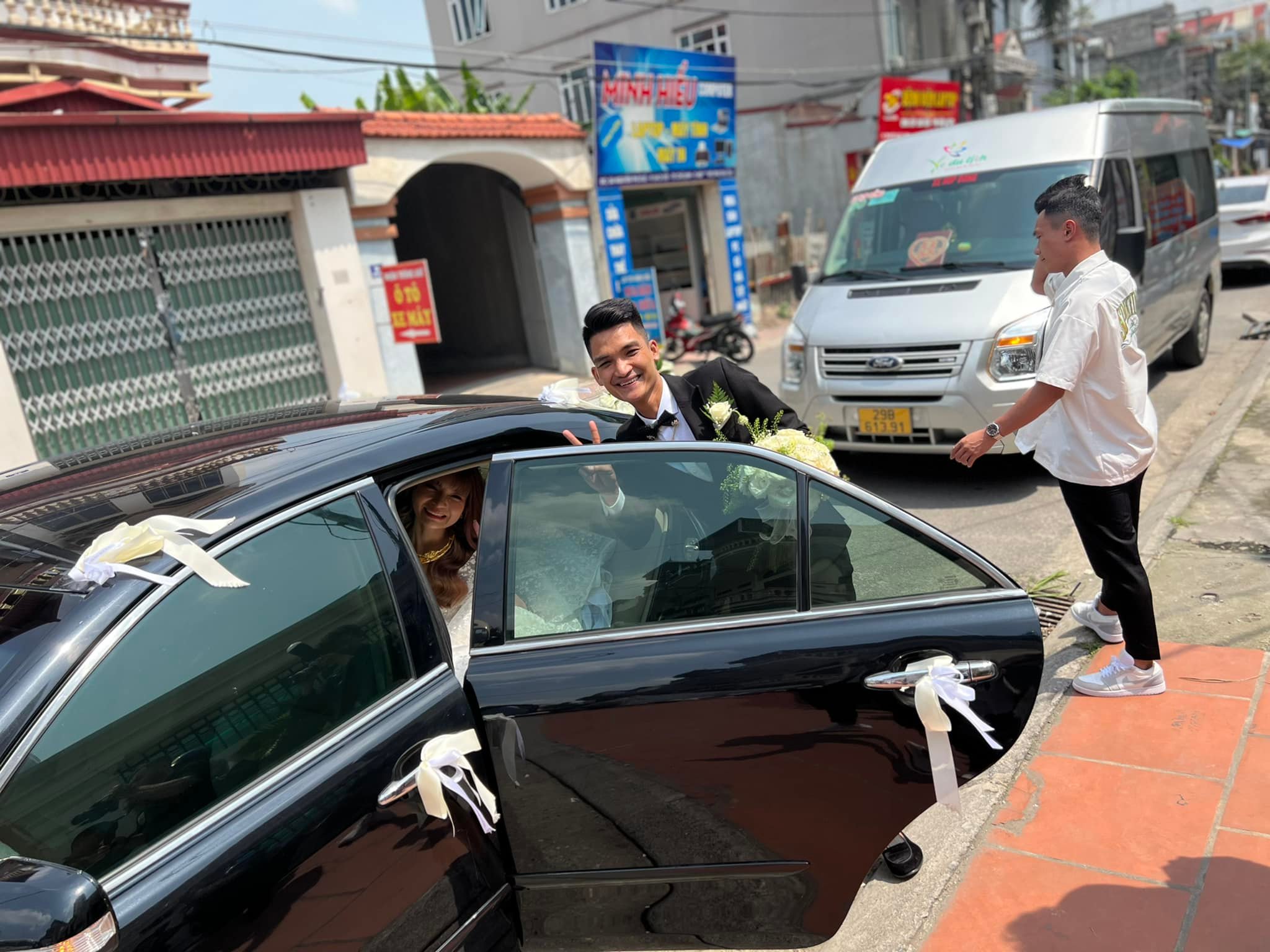 Văn Toàn, Văn Thanh dự đám cưới Mạc Văn Khoa, trổ tài ca hát khiến khán giả bật cười - 8