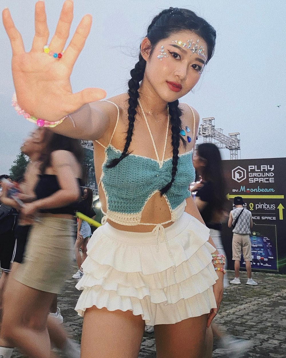 Disillusioned by Le Bong's real body at Vietnam's hottest music festival, short skirts " denounce everything"?  - ten