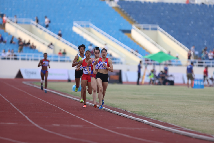 Linh Na không thường xuyên dẫn đầu các cuộc đua nhưng luôn có trong top đầu