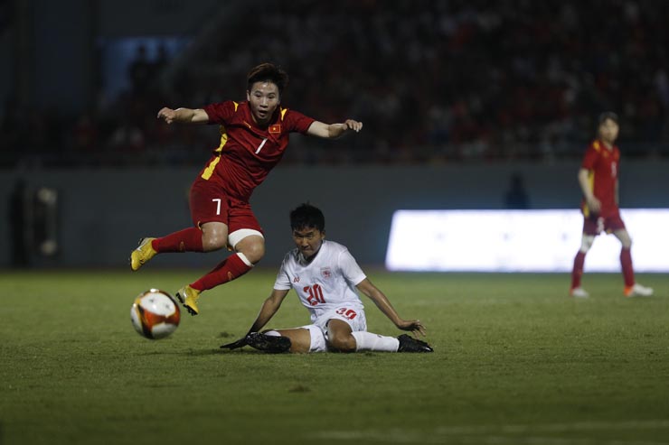 In the final of the 31st Sea Games, the Vietnamese women's team received 