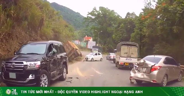 Truck encroached on lane, deformed 3 other cars, including Toyota Land Cruiser