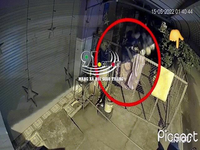 Phi thường - kỳ quặc - Phát hiện hành vi của tên trộm, chủ nhà có phản ứng "nhanh như chớp" khiến dân mạng ngỡ ngàng