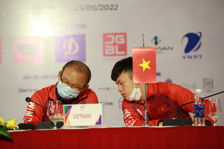 HLV Park Hang Seo không đồng ý rằng U23 Việt Nam phụ thuộc vào cầu thủ quá tuổi