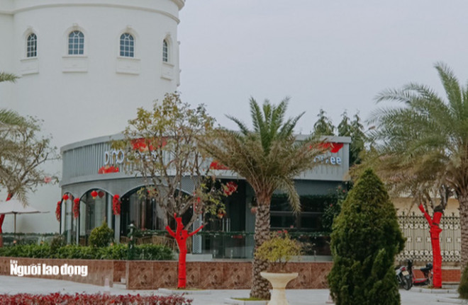 Quán cà phê có diện tích 140 m xây dựng không phép, vi phạm chỉ giới đường Võ Nguyên Giáp của Công ty Hà Thanh trước khi được tháo dỡ...