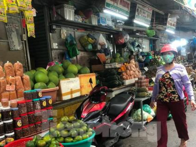 Thị trường - Tiêu dùng - Thực phẩm nhảy giá, tiểu thương mỏi mắt ngóng khách