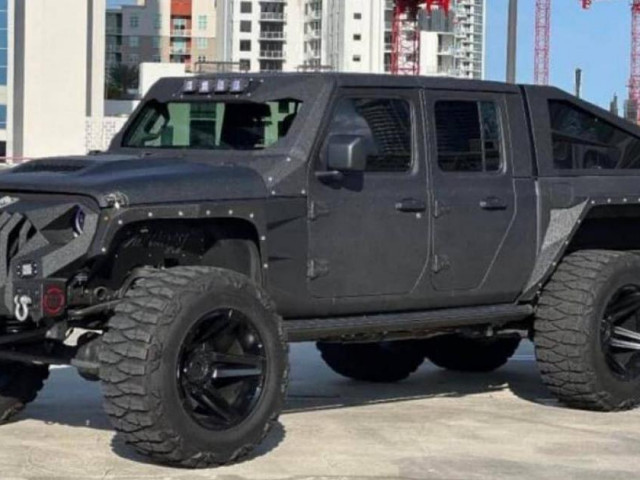 Tin tức ô tô - Đại gia võng xếp Duy Lợi tậu "khủng long" 6 bánh độc nhất Việt Nam