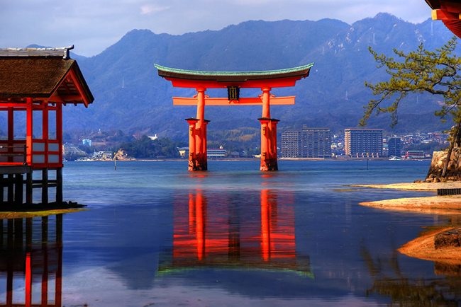 Đền thờ thần đạo Itsukushima (Hiroshima), một trong những địa danh nổi tiếng của Nhật Bản mà du khách không thể bỏ qua. 
