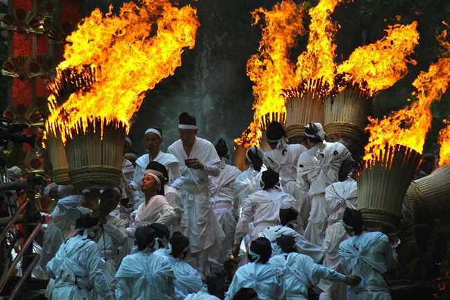 Lễ hội Nachi Fire Festial ở Wakayama. Đây là một trong những lễ hội độc đáo nhất ở Nhật Bản.
