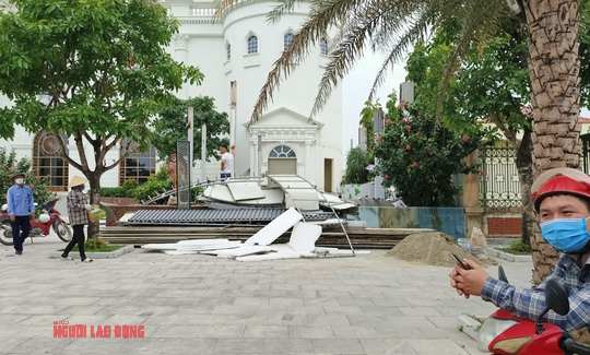 ... và sau khi được tháo dỡ