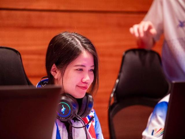 Công nghệ thông tin - Lào đưa "bóng hồng" sang Việt Nam thi đấu Liên Minh Huyền Thoại