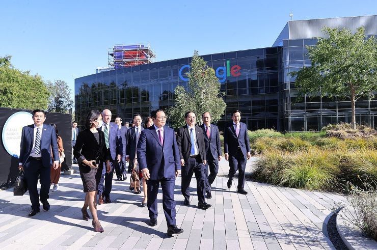 Prime Minister Pham Minh Chinh meets Apple CEO at Apple Park - 1