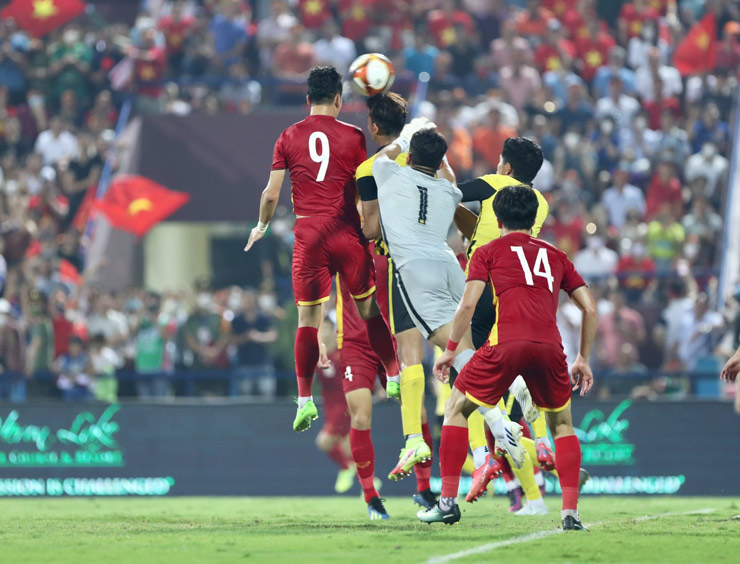 Cú đánh đầu thành bàn đẹp mắt của Tiến Linh ở hiệp phụ thứ 2 giúp U23 Việt Nam có vé vào chung kết SEA Games thứ 2 liên tiếp