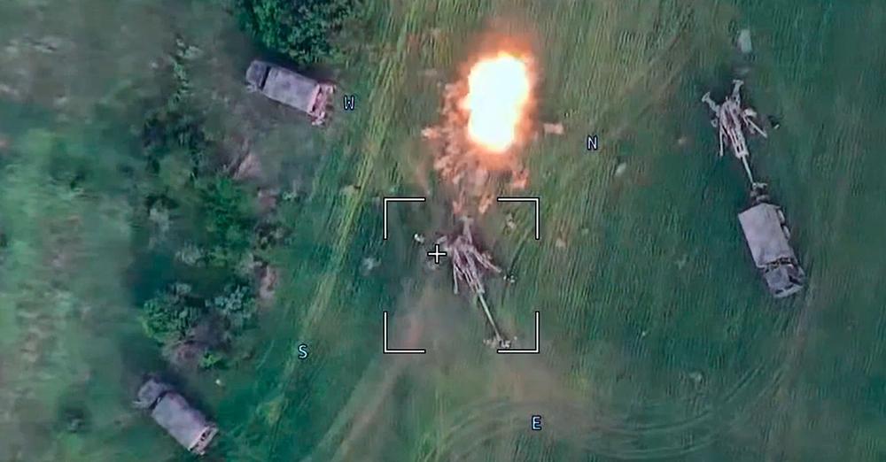 UAV Nga tấn công lựu pháo M777 do Mỹ sản xuất.