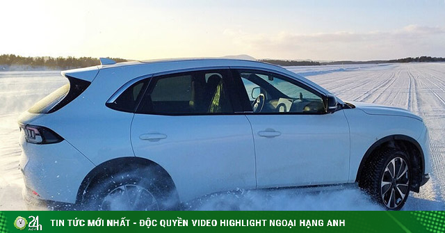 VinFast VF 8 drift is cool on the snowy roads in Europe