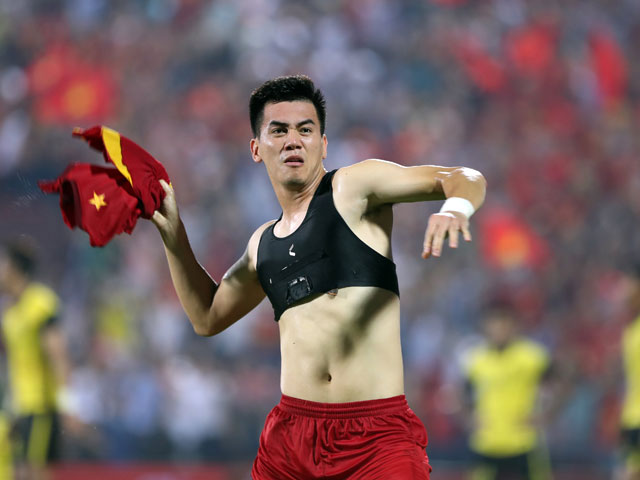 Bóng đá - Thầy Park nói gì khi Tiến Linh cởi áo ăn mừng bàn thắng "vàng"?