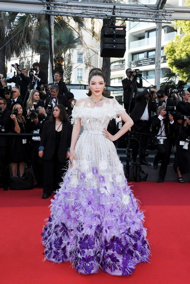 Ly Nha Ky stands out on the red carpet of Cannes, wearing a jewelry set of great value - 3