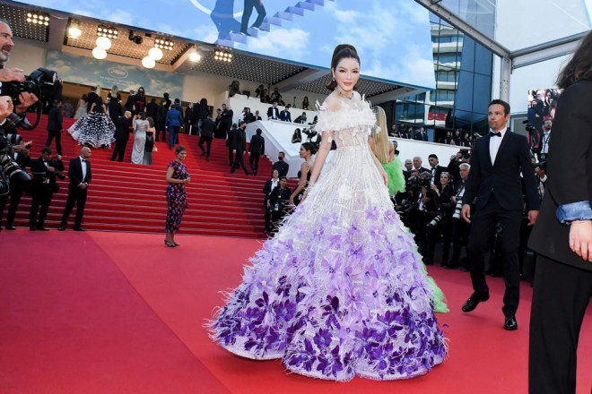 Ly Nha Ky stands out on the red carpet of Cannes, wearing a jewelry set with a great value - 7