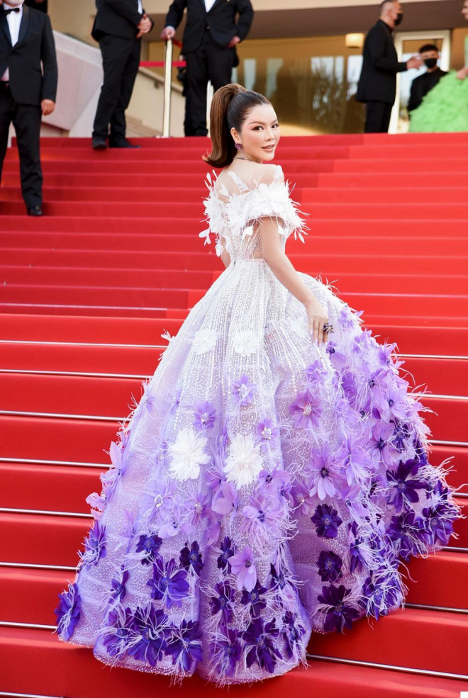 Ly Nha Ky stands out on the red carpet of Cannes, wearing a jewelry set of great value - 4