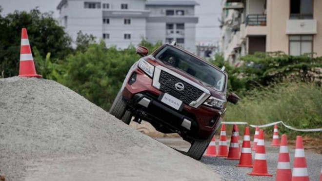 What other car models does Nissan sell in Vietnam?  - first