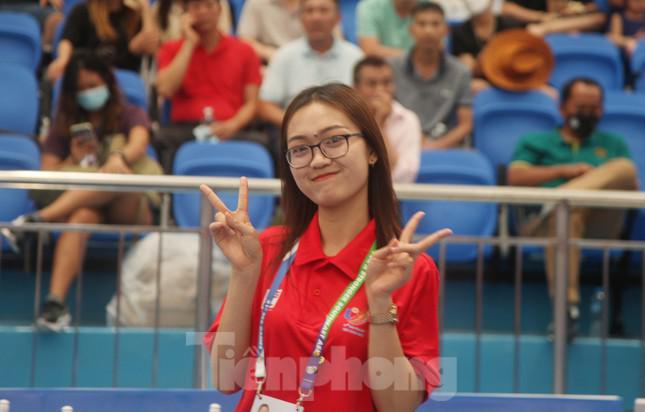 Ngắm nhan sắc cuốn hút của các nữ tình nguyện viên tại SEA Games 31 - 2