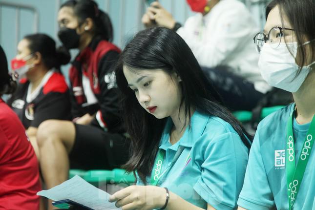 Ngắm nhan sắc cuốn hút của các nữ tình nguyện viên tại SEA Games 31 - 5