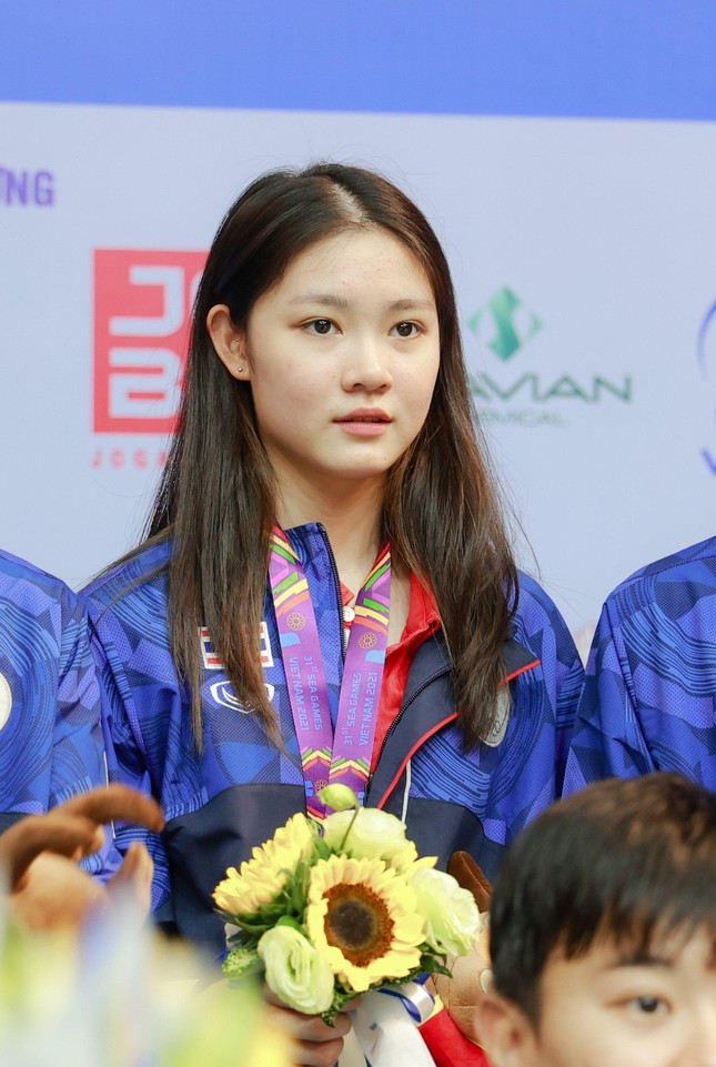 The lovely and clear beauty of "badminton angel"  15-year-old attracts attention at SEA Games 31 - 5