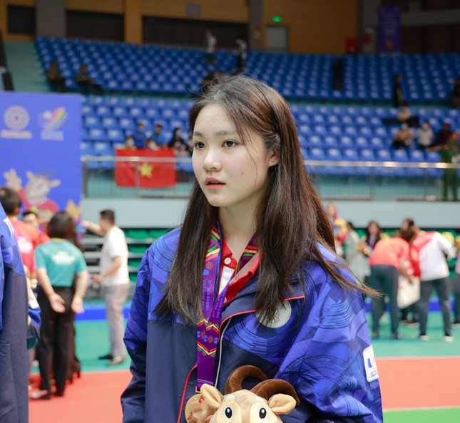 The lovely and clear beauty of "badminton angel"  15-year-old attracts attention at SEA Games 31 - 1