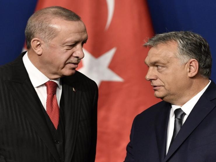 Thế giới - Hai quốc gia thách thức sự thống nhất của NATO và EU