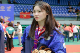 Bạn trẻ - Cuộc sống - Nhan sắc khả ái trong trẻo của "thiên thần cầu lông" 15 tuổi thu hút chú ý tại SEA Games 31