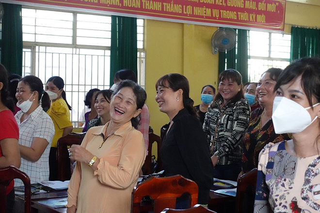 Khoảnh khắc các học viên thoải mái trong lớp học