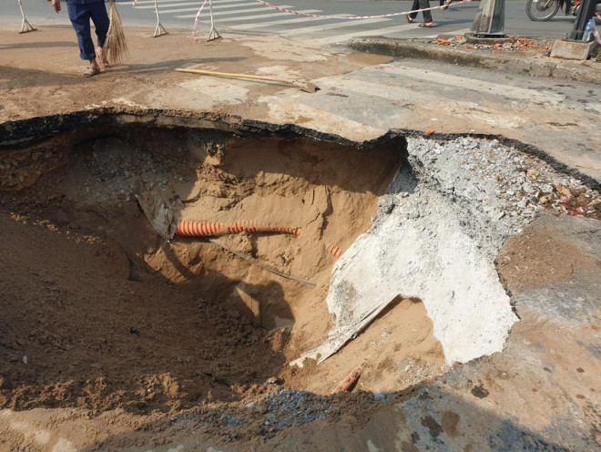 Cận cảnh điểm sụt lún.