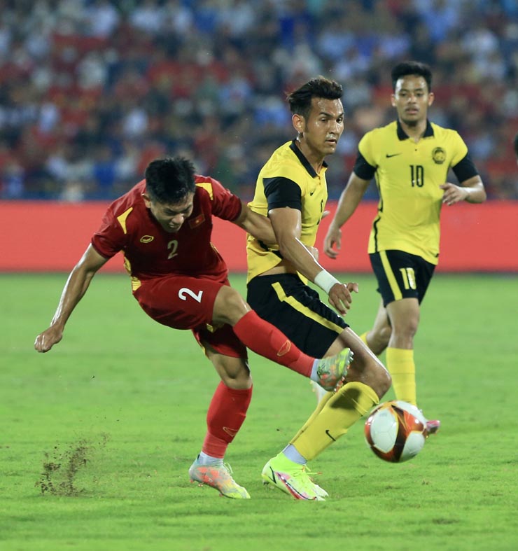 Phút&nbsp;73 trận bán kết giữa U23 Việt Nam và U23 Malaysia,&nbsp;Lê Văn Xuân dính chấn thương cực nặng sau khi nỗ lực tung ra cú dứt điểm
