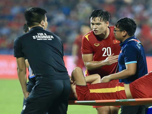 Bóng đá - Xót xa "Chiến binh áo đỏ" Lê Văn Xuân chấn thương nặng, nguy cơ nghỉ hết năm