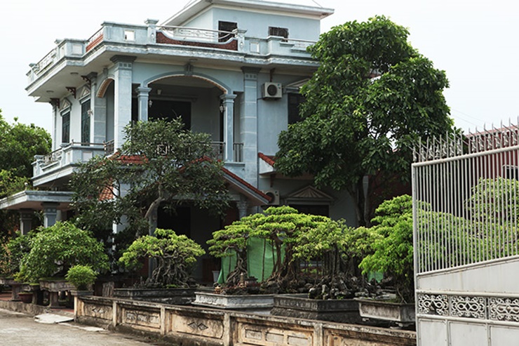 Nơi đây có nhiều gia đình giàu lên từ nghề dệt nhờ buôn bán sản phẩm ra thị trường.
