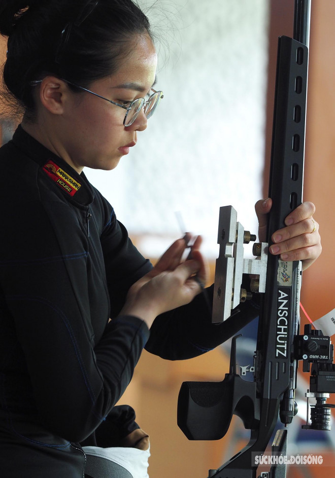 Close-up of the beautiful face of an 18-year-old female sniper who has just won a gold medal, competing for the first time at the SEA Games - 5