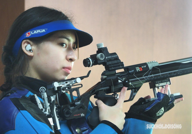 Close-up of the beautiful face of an 18-year-old female sniper who has just won a gold medal, competing for the first time at the SEA Games - 8