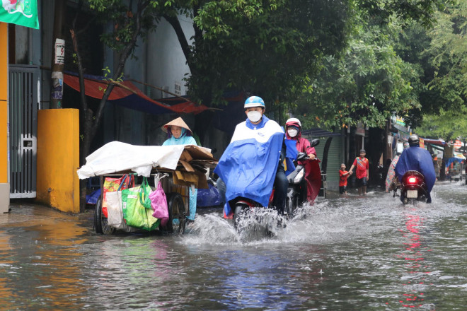 TP HCM: Đường thành sông sau cơn mưa lớn cuối tuần - 6