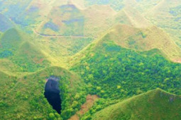 Du lịch - Nhiều loài nhân loại chưa từng biết trốn dưới hố sụt khổng lồ ở Trung Quốc