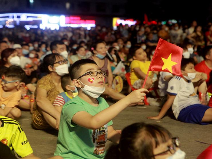 Tin tức trong ngày - Đội tuyển nữ Việt Nam giành ngôi “Nữ hoàng Đông Nam Á", biển người vui sướng tột đỉnh