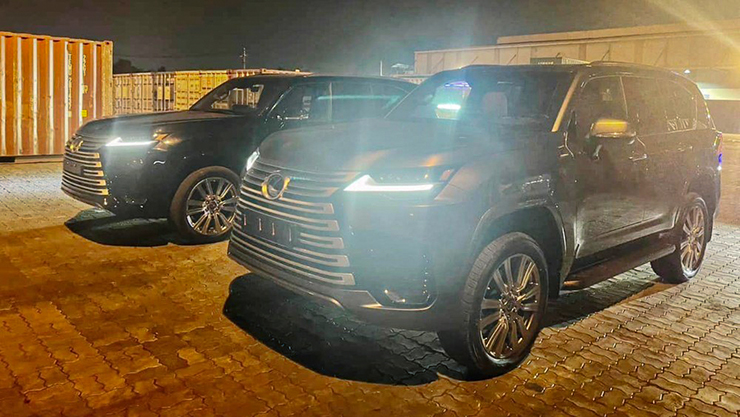 The first Lexus LX600 Ultra Luxury duo docked in Vietnam, priced at more than 13 billion VND - 1