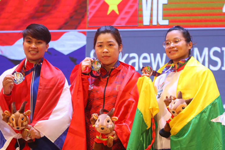 Hoang Thi Duyen's injury still sets a record, her parents are sad but dare not stop - 1